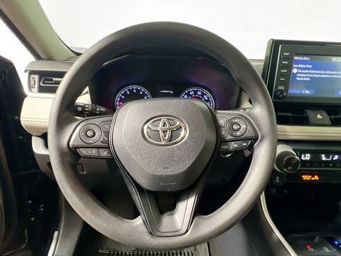 Used 2019 Toyota RAV4 XLE FWD image 17