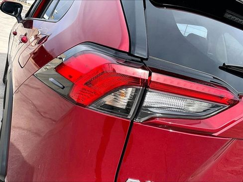 Used 2023 Toyota RAV4 XLE Premium image 23