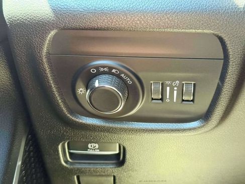 Used 2022 Jeep Grand Cherokee L Laredo w/ Luxury Tech Group I AWD/4WD image 23