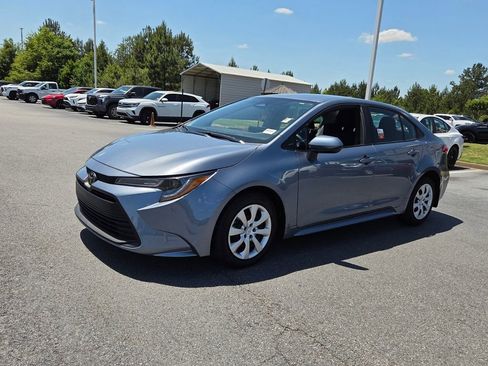 Used 2025 Toyota Corolla LE FWD image 3
