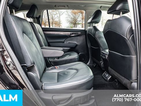Used 2021 Toyota Highlander Platinum image 24