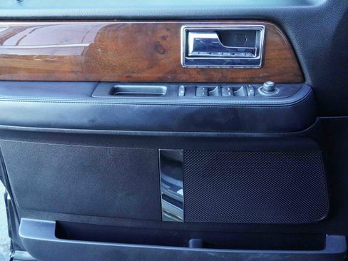 Used 2017 Lincoln Navigator Select image 29