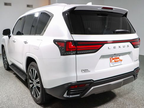 Used 2025 Lexus LX 600 4WD w/ Luxury Package image 9