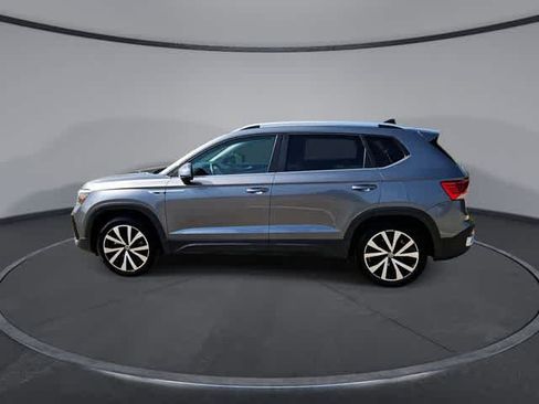 Used 2024 Volkswagen Taos SE FWD image 5