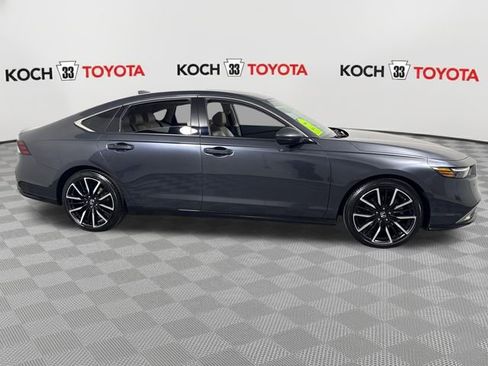Used 2025 Honda Accord Touring image 2