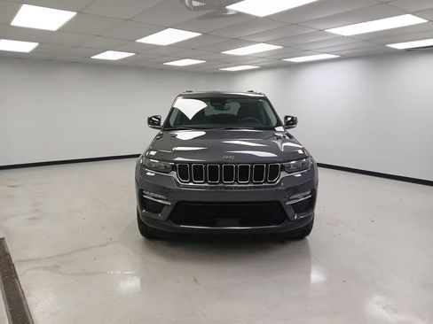 Used 2024 Jeep Grand Cherokee Limited image 3
