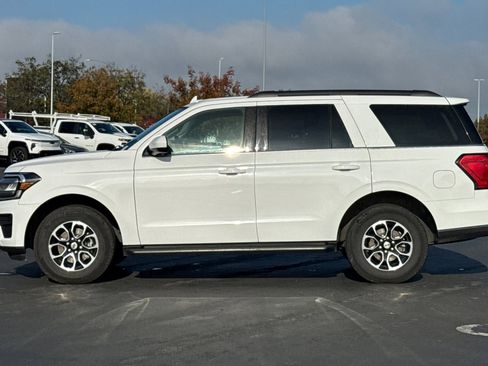 Used 2024 Ford Expedition XLT image 7