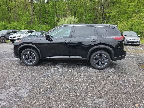 Used 2024 Nissan Rogue SV AWD/4WD image 9