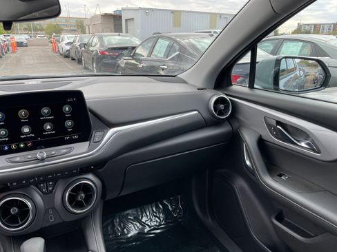 Used 2025 Chevrolet Blazer LT image 36