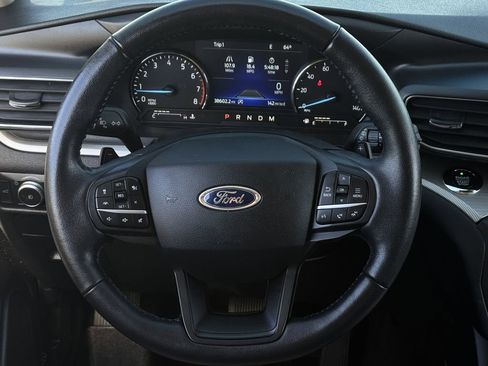Used 2020 Ford Explorer XLT w/ Equipment Group 202A AWD/4WD image 14