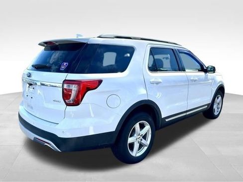 Used 2016 Ford Explorer XLT image 6
