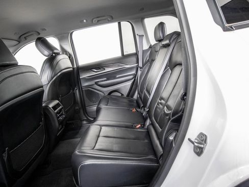 Used 2023 Jeep Grand Cherokee Limited w/ Black Appearance Package image 11