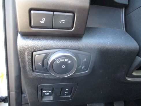 Used 2019 Ford Expedition Max Limited image 16