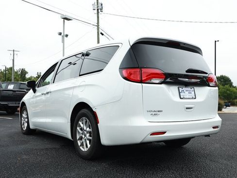Used 2022 Chrysler Voyager LX FWD image 8