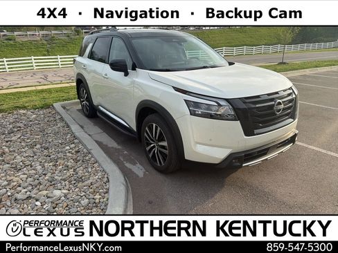 Used 2024 Nissan Pathfinder Platinum image 1