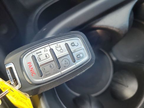 Used 2025 Chrysler Pacifica Select FWD image 35