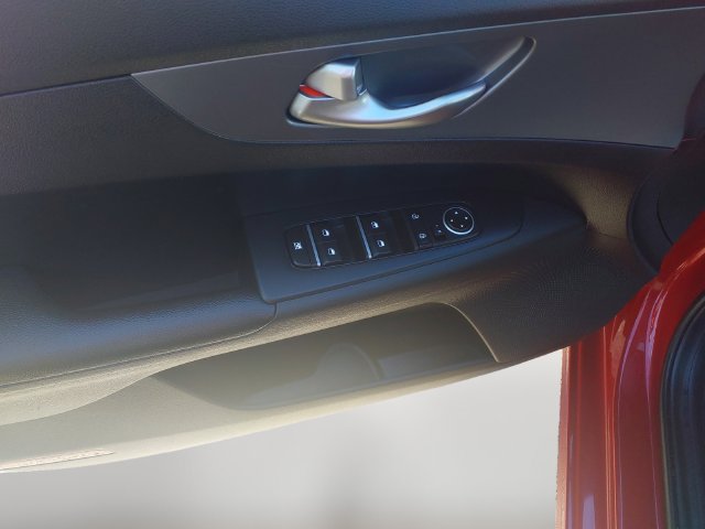 Used 2021 Kia Forte LXS FWD image 10