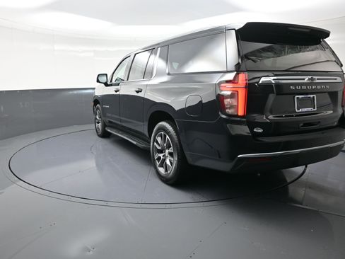 Used 2021 Chevrolet Suburban LT w/ LT Signature Package image 5