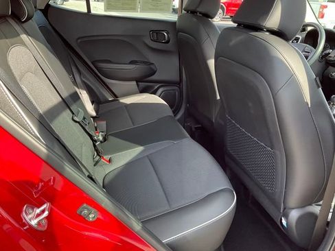 Used 2022 Hyundai Venue Limited w/ Cargo Package image 16