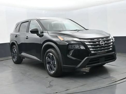 Used 2025 Nissan Rogue SV FWD image 2