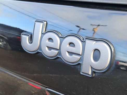 Used 2017 Jeep Cherokee Trailhawk image 26