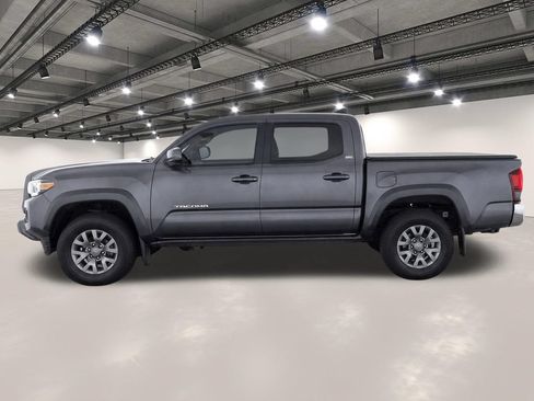 Used 2018 Toyota Tacoma SR5 AWD/4WD image 6
