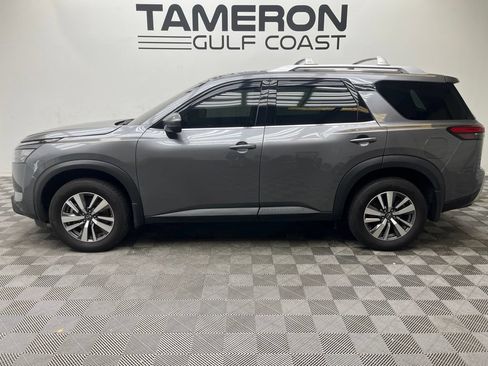 Used 2025 Nissan Pathfinder SL FWD image 6