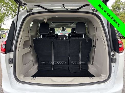 Used 2023 Chrysler Pacifica Limited FWD image 40