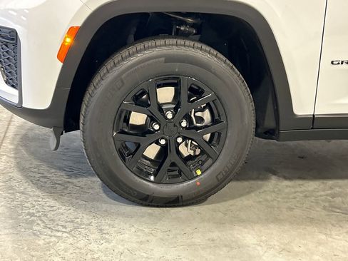 New 2026 Jeep Grand Cherokee L 4WD image 11