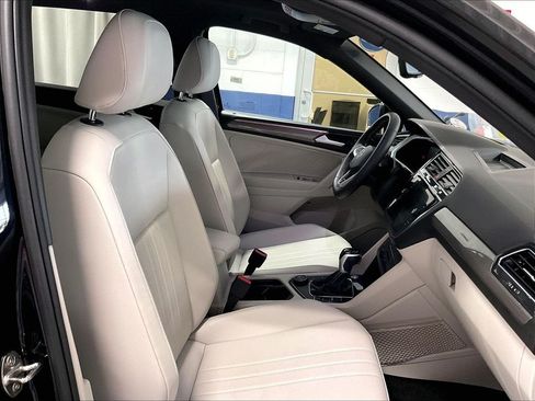 Certified 2023 Volkswagen Tiguan SE R-Line AWD/4WD image 11