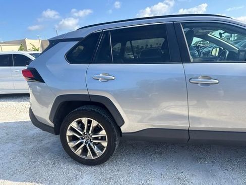 Used 2019 Toyota RAV4 XLE Premium w/ Cold Weather Package FWD image 4