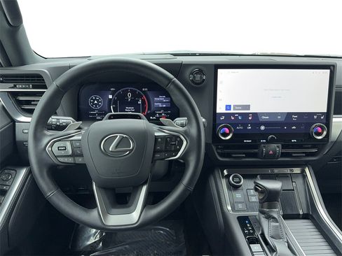 Used 2025 Lexus GX 550 image 17