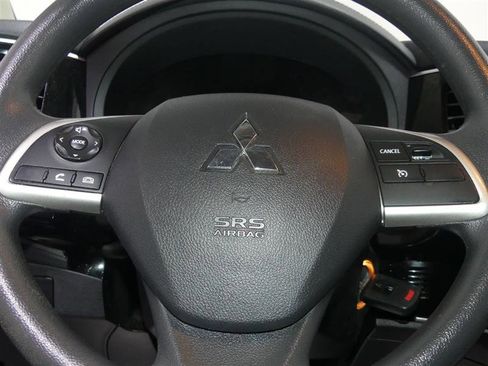 Used 2020 Mitsubishi Outlander SE image 32