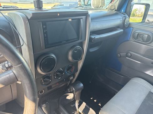 Used 2010 Jeep Wrangler Unlimited Sport AWD/4WD image 14