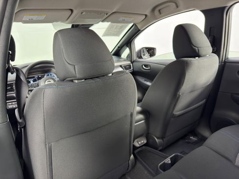 Used 2025 Nissan Leaf S image 27