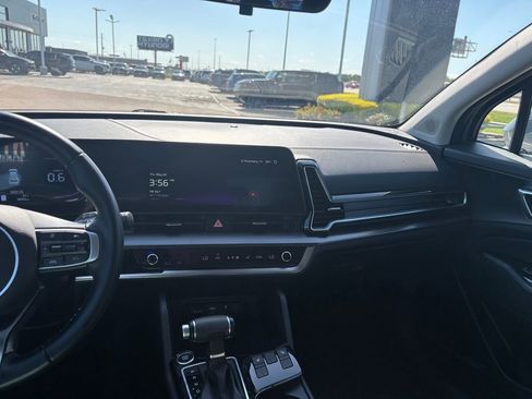 Used 2025 Kia Sportage EX FWD image 17