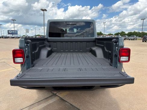 New 2026 Jeep Gladiator Sport AWD/4WD image 17