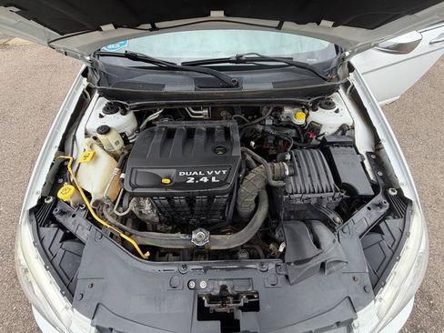 Used 2012 Chrysler 200 Limited FWD image 8