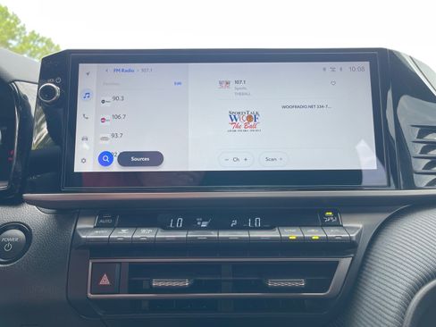 Used 2025 Toyota Camry SE w/ Multimedia Upgrade Package FWD image 5