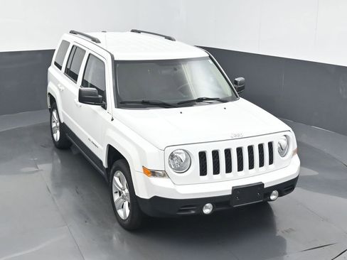 Used 2015 Jeep Patriot Latitude FWD image 3