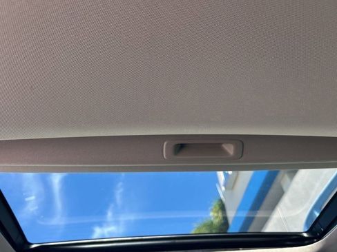 Used 2024 Honda Civic EX-L image 9