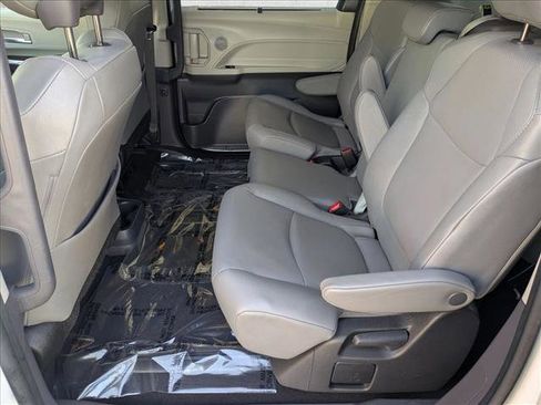 Used 2024 Toyota Sienna XLE image 18