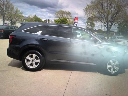 Used 2021 Kia Sorento LX FWD image 3