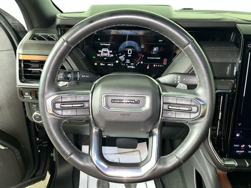 Used 2025 GMC Yukon Denali AWD/4WD image 16