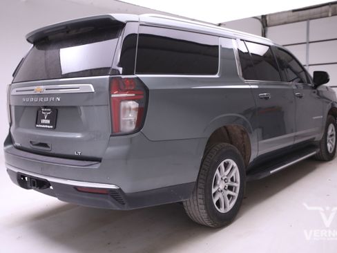 Used 2024 Chevrolet Suburban LT w/ Luxury Package image 4