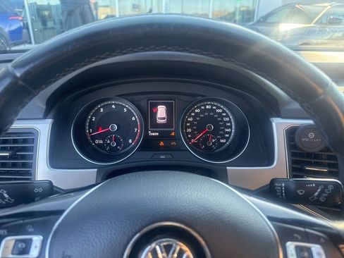 Used 2018 Volkswagen Atlas SE image 2