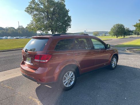 Used 2013 Dodge Journey SXT w/ Flexible Seating Group image 5