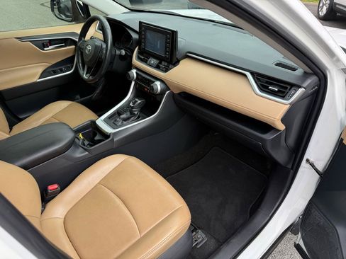Used 2019 Toyota RAV4 XLE Premium FWD image 24