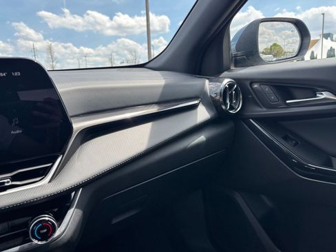 Used 2025 Chevrolet Equinox LT FWD image 36