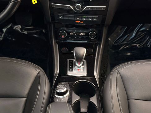 Used 2017 INFINITI QX30 image 32